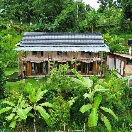 De Chicktoria Hostel Pemenang Bagian luar foto