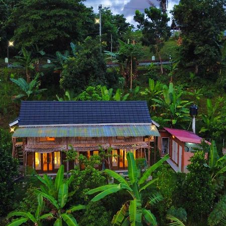 De Chicktoria Hostel Pemenang Bagian luar foto