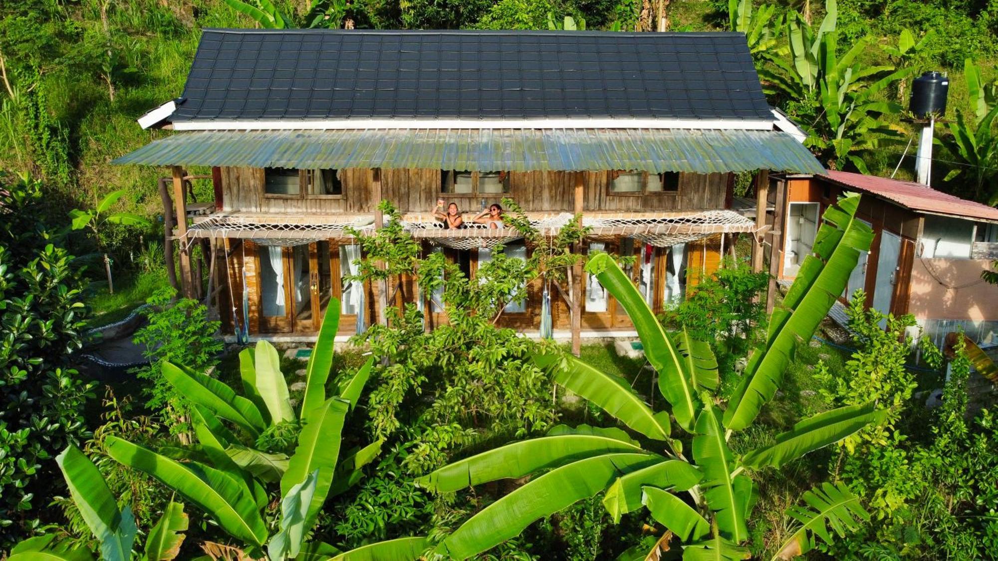 De Chicktoria Hostel Pemenang Bagian luar foto